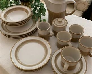 Pottery, 4 place settings