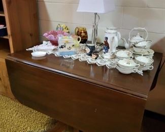 Duncan Phyfe drop leaf table