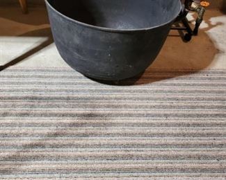 Cast Iron kettle, no. 5, with bail, footed