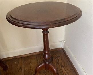 Knob Creek pedestal stand