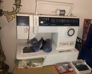 A working Singer sewing machine!