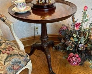 HENREDON Chippendale Mahogany Pedestal Side Table with Ball and Claw Feet
