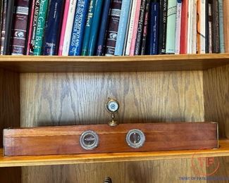 1908 DAVIS & COOK Rosewood Level