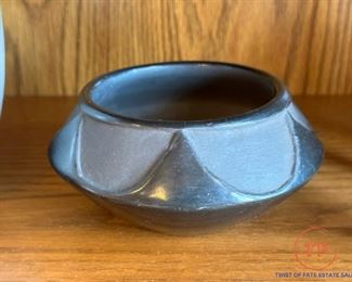 Signed LEONIDA TUPIA San Juan Carved Black on Black Pottery Bowl