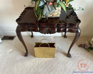 CENTURY Sutton Furniture Mahogany Tea Table
