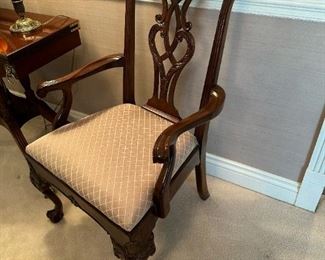 HENREDON “Rittenhouse” Chippendale Style Dining Room Set
