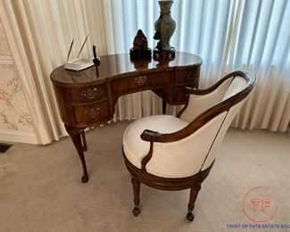 HENREDON Folio Series 10 Kidney Shaped Desk			
