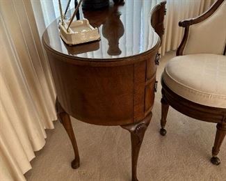 HENREDON Folio Series 10 Kidney Shaped Desk			
