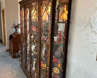 HENREDON Lighted Display Cabinet