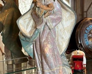 LLADRO "Adoring Mother" Figurine