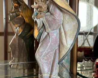 LLADRO "Adoring Mother" Figurine