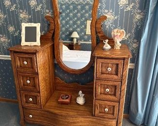 Keepsakes Furniture by PULASKI