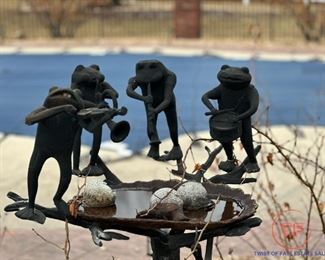 Musical Frogs Birdbath