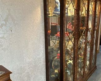 HENREDON Lighted Display Cabinet