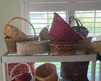 Lots of baskets all sizes 