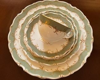Royal Doulton "Fontainebleau" fine English porcelain dinnerware set - large set