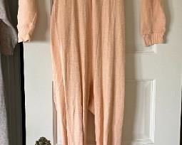 Vintage Globe union suit with bakelite buttons (untested)