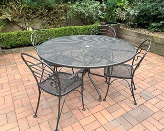 Outdoor wrought iron patio set: table + 4 chairs