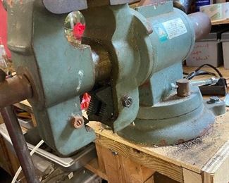 Very nice 5" machinist vise.