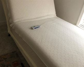 Tempur-pedic mattress with adjustable head settings