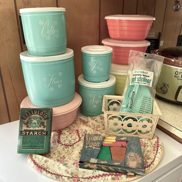 Vintage Stanley Flex bowls, canisters, and other kitchen items