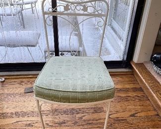 Vintage White Metal Dining Table & 6 Chair Set. Photo 4 of 5.