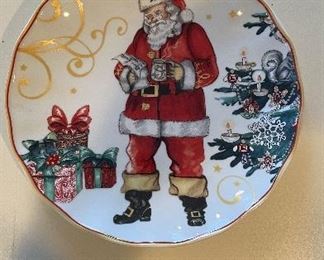 Sample of Williams-Sonoma Christmas China. Photo 1 of 2.