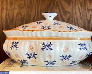 Sample of Serving Pieces.