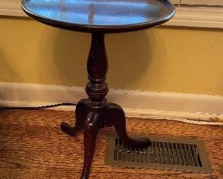 Child's Mahogany Pedestal Side Table.