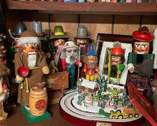 Sample of Vintage Erzgebirge & Steinbach Nutcrackers. Photo 2 of 6.