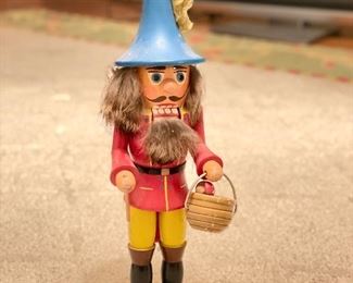 Sample of Vintage Erzgebirge & Steinbach Nutcrackers. Photo 5 of 6.