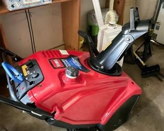 Toro 721 E Power Clear Snowblower. Photo 2 of 2.