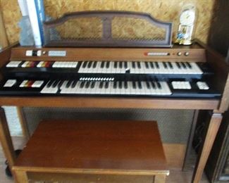 Small organ with bench===working,