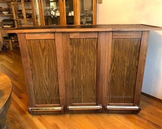 Bar (fully extended) measures 61.1/2in x 20.1/8in and 40.1/8in tall.