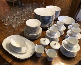 Romanian Colony Crystal Stemware and Bavaria Johann Seltmann Vohenstraup China Pattern 4971 (15 Dinner Plates, 15 Salad Bowls, 12 Bread and Butter, 8 Dessert Plates, 8 Cup and Saucers 2 Platters, 2 Serving Bowls, 1 Gravy Boat, 2 sets of Cream and Sugar).