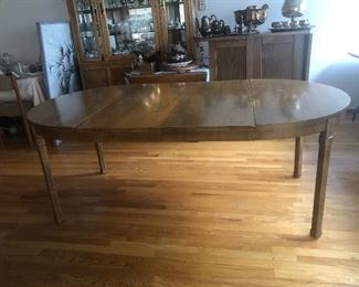 Traditional Style Dining Table with 2 Leaves. ((Walter Wabash Table 8605). Measures 42in W x 78in L and 29.1/4in H with the two leaves.