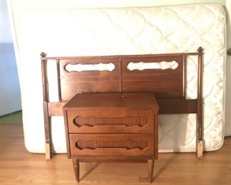 MCM Style Full Size Headboard and Night Stand (24in T, 26in W x 15.1/4 in D )