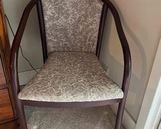 Set of (5) stackable chairs