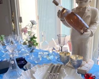 The vintage Doranne Lazy Susan has its original shipping box!  And who doesn’t need someone to serve the wine?