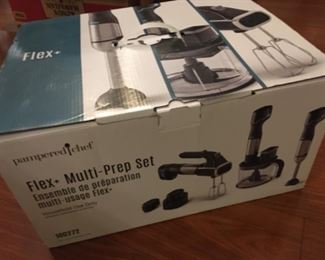 Pampered chef multi prep tool.  Mixer, food processor, and immersion blender all run on rechargeable batteries.  2 batteries are included.  Brand new. 
