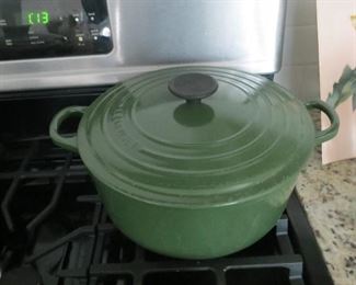 LE CREUSET POT.