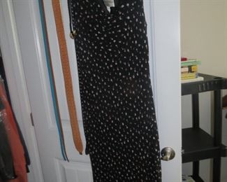 SIZE M LADIES' CLOTHING.  BRANDS INCLUDE LANDS END, ORVIS, RALPH LAUREN, EVAN PICONE, ETC.