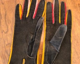 FASHIONABLE KID LEATHER GLOVES.