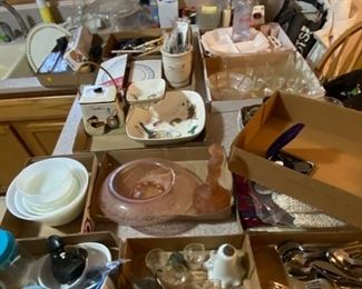 Various vintage and new kitchen items