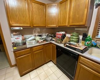 Lots of vintage kitchen items