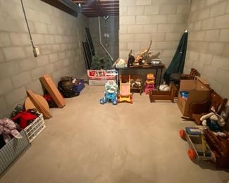 Vintage toys, holiday decor, Zhu Zhu pets/playset.