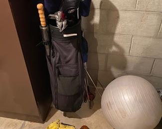 Left handed golf clubs