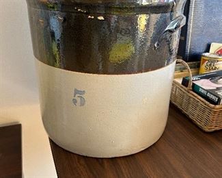 two tone 5 gallon crock