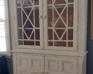 Shabby Chic Display / China cabinet 