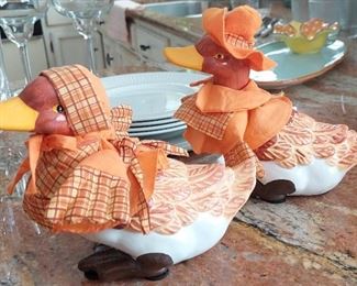 Duck figurines 